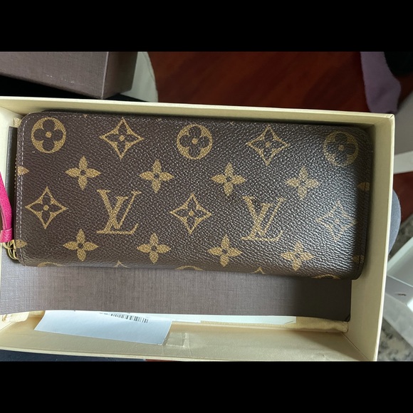 Louis Vuitton Monogram Clemence Zip Around Wallet Features magenta coated canvas - Picture 10 of 16